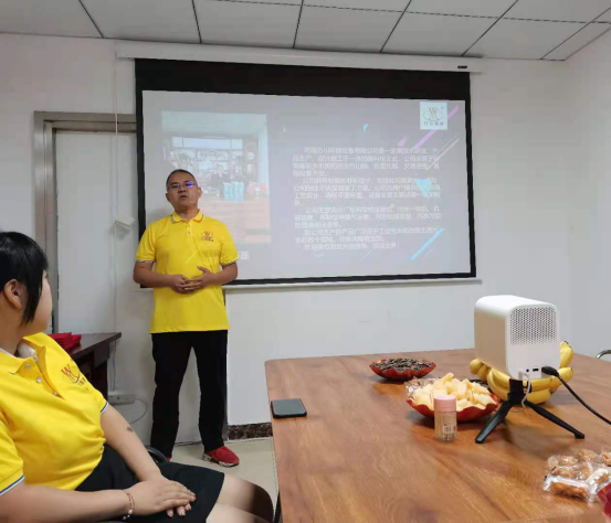 河南萬(wan)川(chuan)環保設備(bei)有限公司2021年上半年錶彰大會