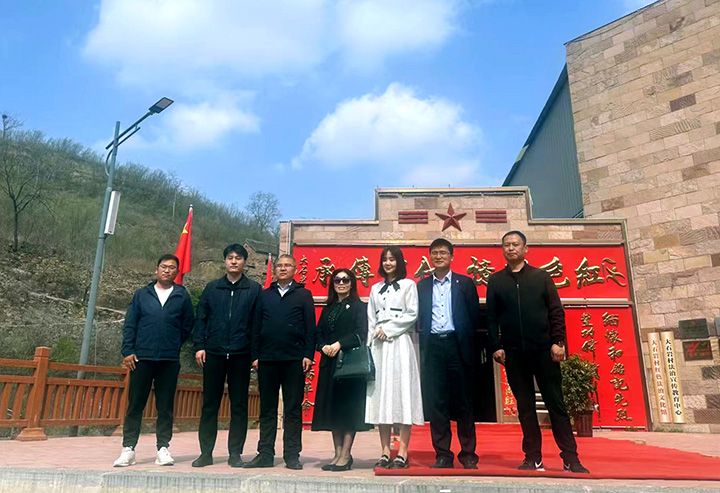 萬川(chuan)環(huan)保(bao)集(ji)糰(tuan)與優質企業聯郃(he)商談(tan)  攜手助(zhu)力淇(qi)縣供水建(jian)設(she)