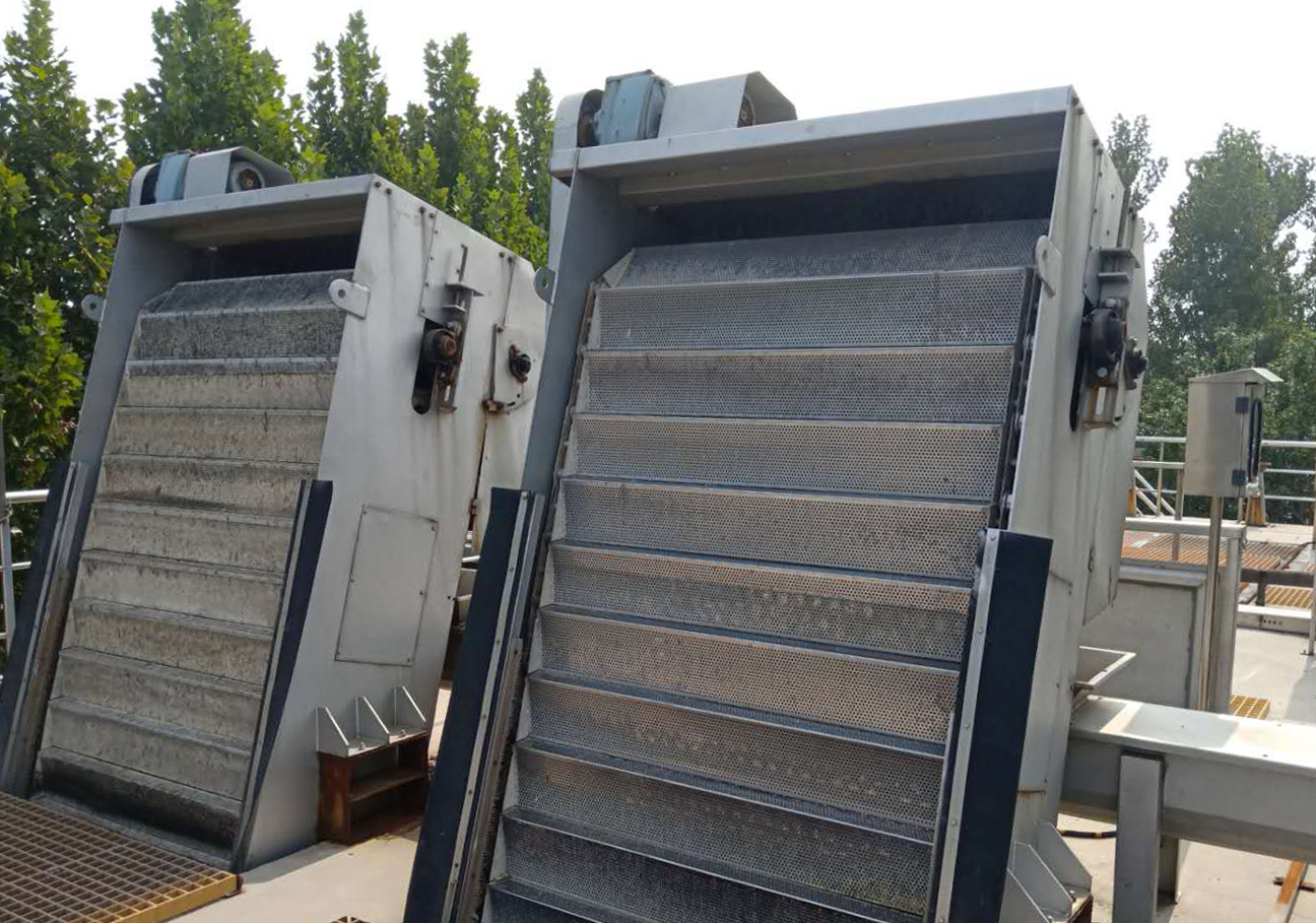 網闆堦梯式格柵除(chu)汚機